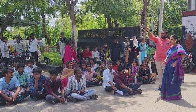 Students Boycott Classes At YVU, Demand Urgent Hostel Problem Solutions